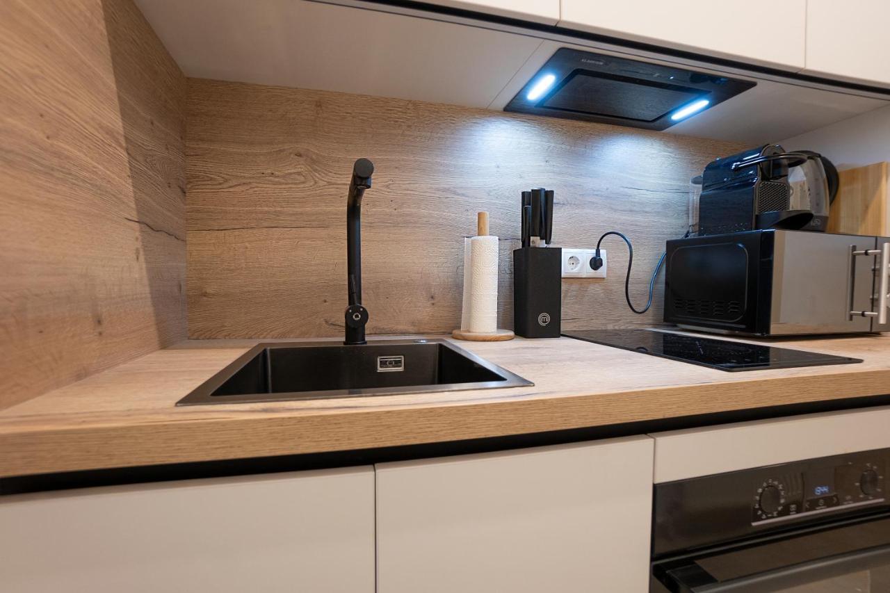 Stylish Central 1-Bedroom Apartment With A Terrace Вена Экстерьер фото