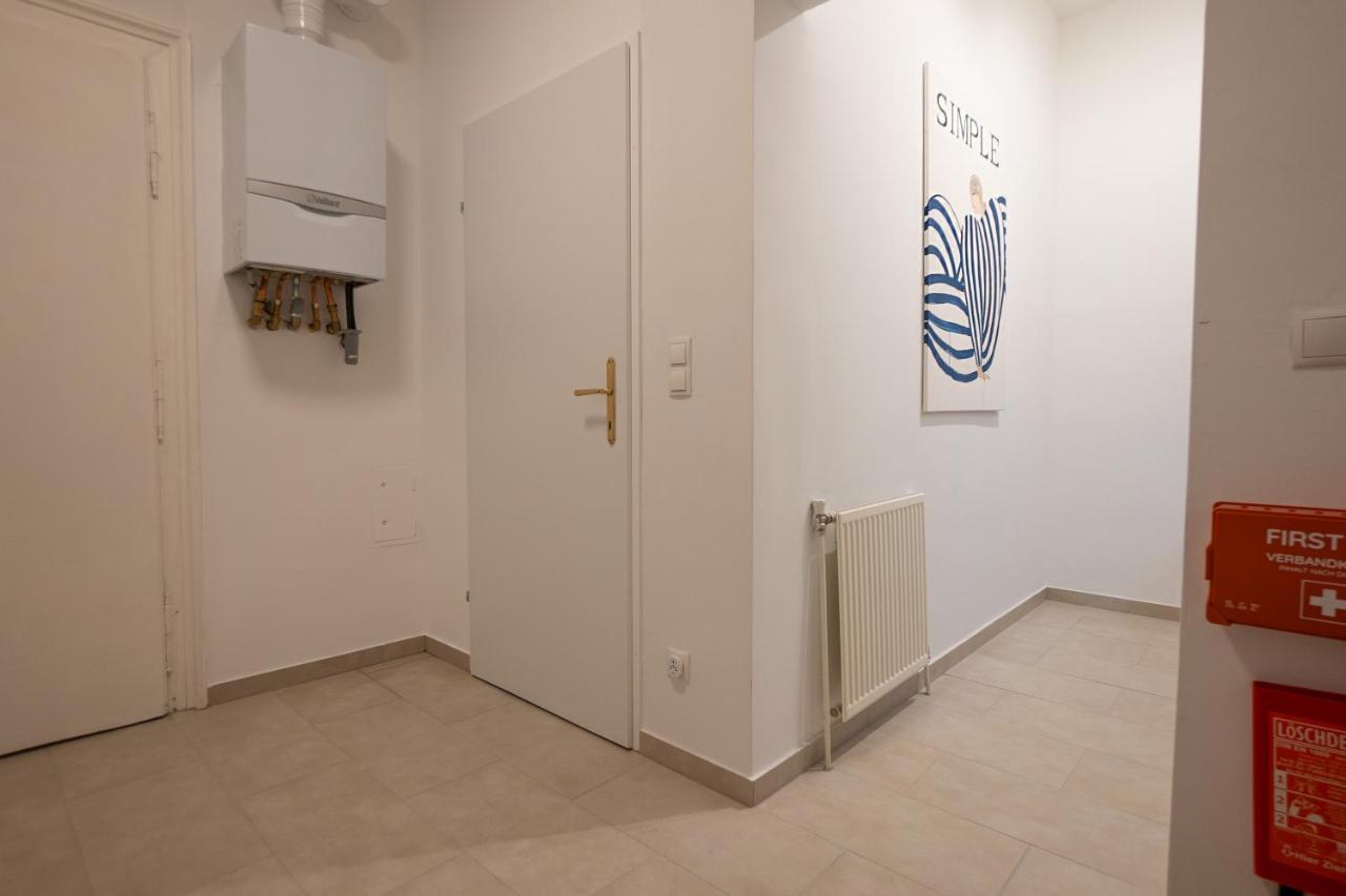 Stylish Central 1-Bedroom Apartment With A Terrace Вена Экстерьер фото